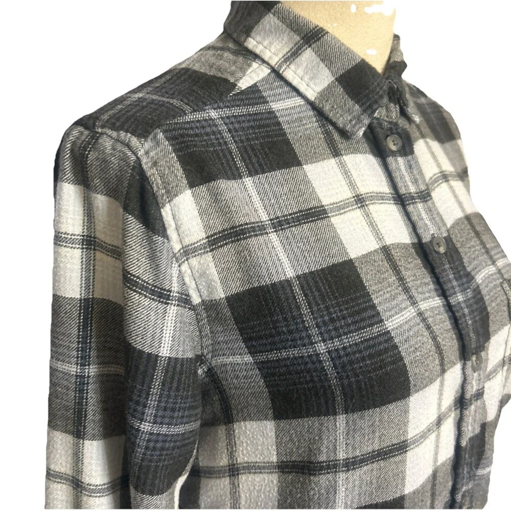 American Eagle Womens S  Amazingly Soft Boyfriend Fit flannel Gray Button